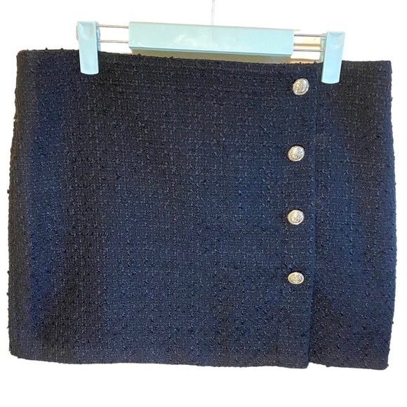 Elegant Black Button-Detail Skirt - Picture 1 of 10